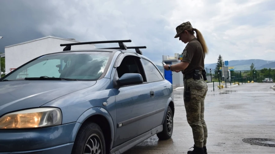 Запрещается остановка авто на обочине вне стоянок: в Ужгородском районе ввели новые ограничения