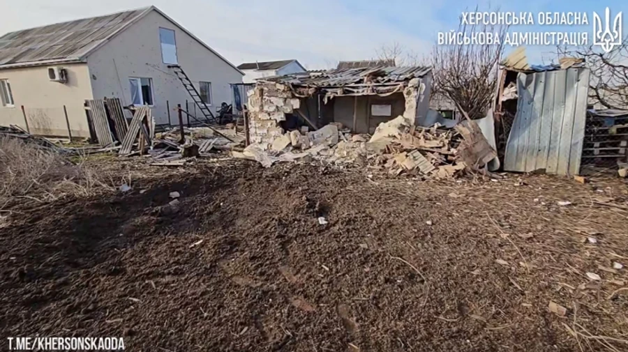Росіяни вдарили по селу Ромашкове на Херсонщині: постраждав 70-річний чоловік