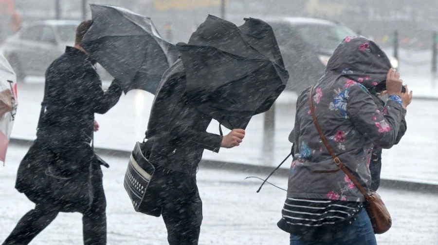 Киян попередили про складні погодні умови, оголошено I рівень небезпеки