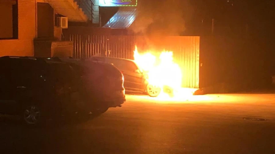 Гео Лерос заявил, что ему подожгли автомобиль