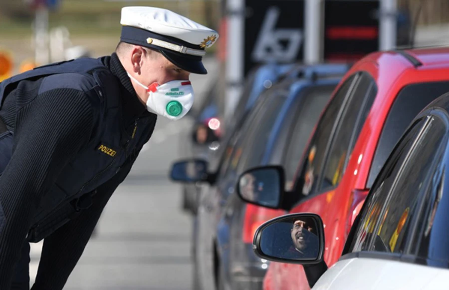 Німеччина відкриє всі магазини, соціальні контакти обмежені до 5 червня