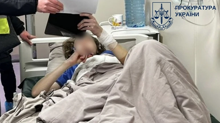 Суд арестовал подростка, напавшего с ножом на учительницу и одноклассника в Киеве