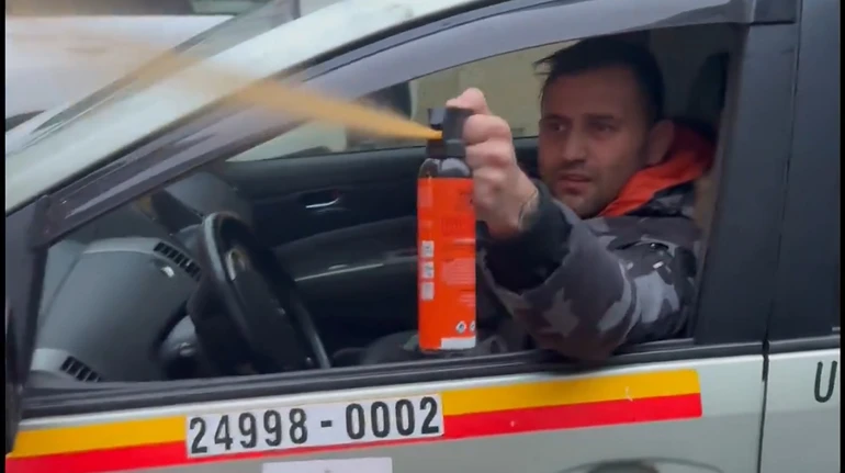 У Варшаві таксист застосував сльозогінний газ проти вагітної українки та її чоловіка