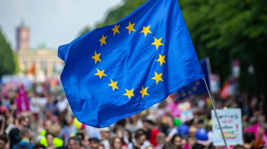 Позитивное восприятие ЕС - самое высокое за 13 лет, несмотря на экономические трудности