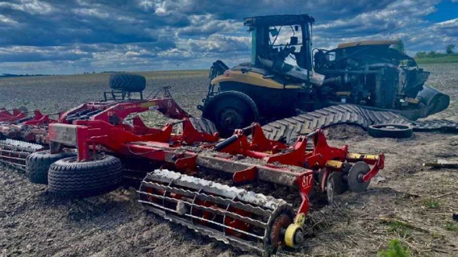 Kyiv region: tractor driver near Makariv is blown up by Russian mine, but survives