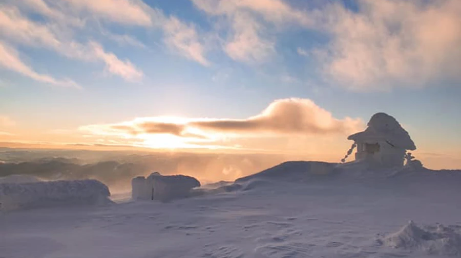 У Карпатах подекуди намело понад метр снігу  