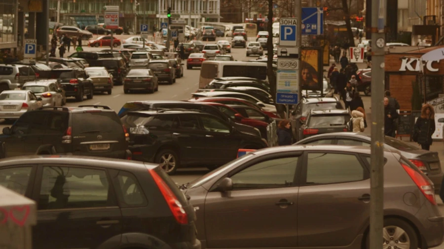Через наплив авто в Києві стався збій у роботі громадського транспорту