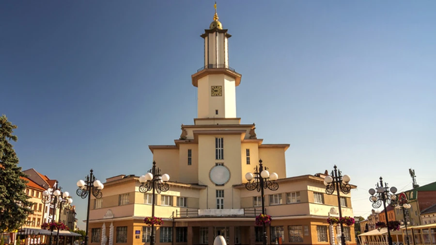 Секс на ратуші: мер Франківська запропонував коханцям пікантну послугу