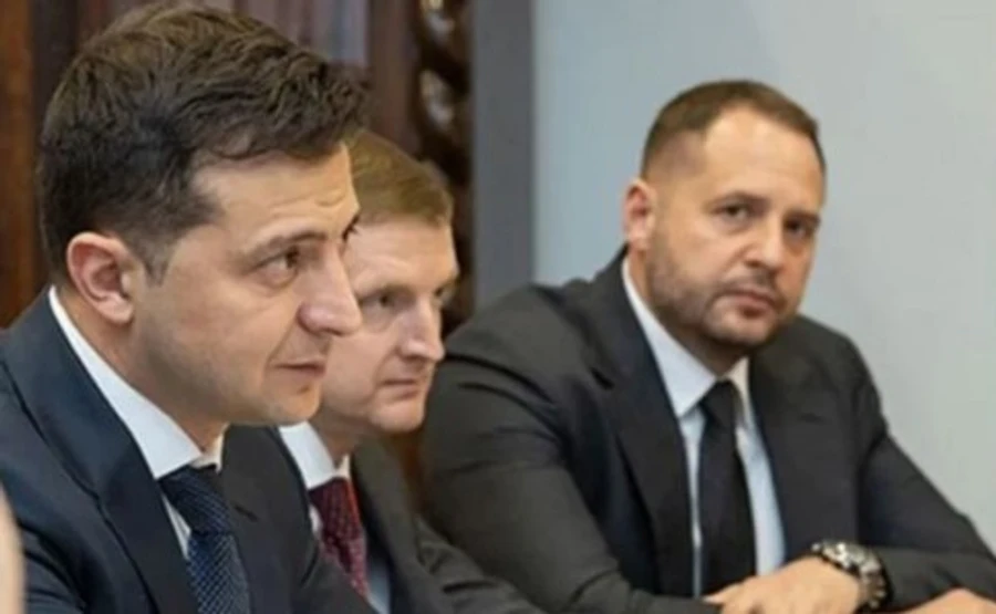 Зеленський обговорив з головними слугами скандал з Єрмаком