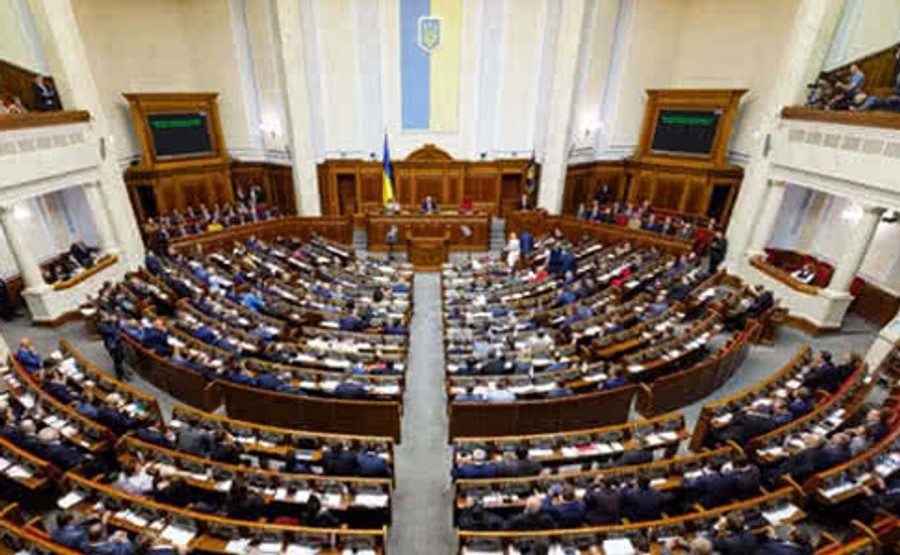 Рада собралась внеочередно из-за коронавируса