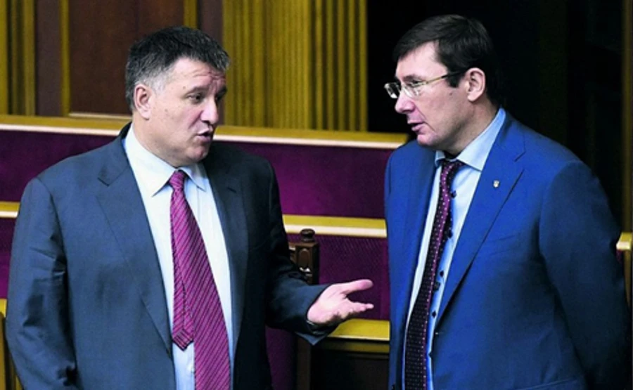 Напади на активістів: до Ради викликали Авакова, Луценка і Грицака