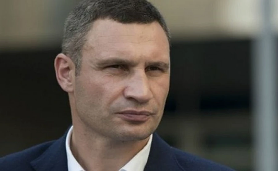 Схемы: Кличко летает на частном самолете с главой Укрбуда Микитасем