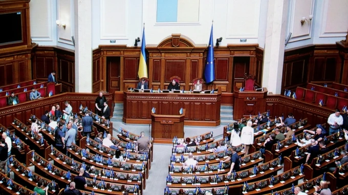 У Раді з’явився проєкт постанови про відновлення трансляції, Слуги обіцяють підтримати