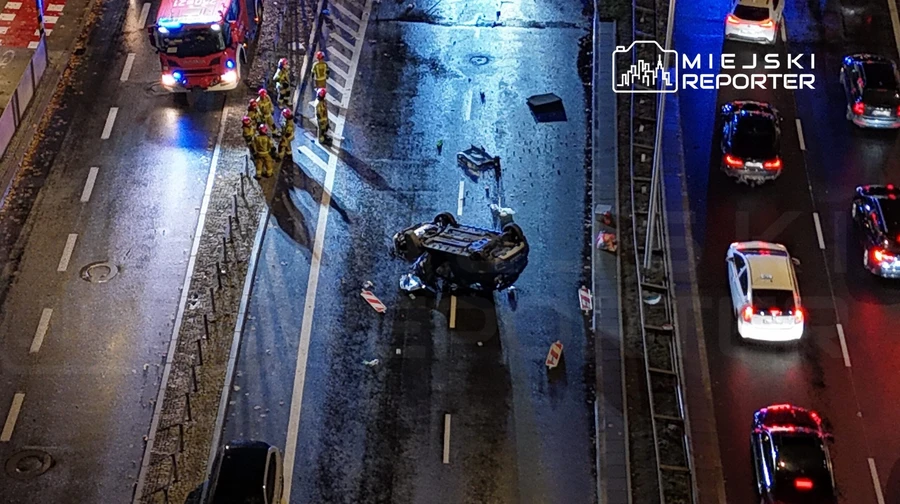 Авто российского посольства перевернулось в Варшаве