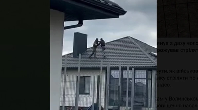 На Волині чоловік тікав від ТЦК і боровся з військовим на даху будинку, обоє впали