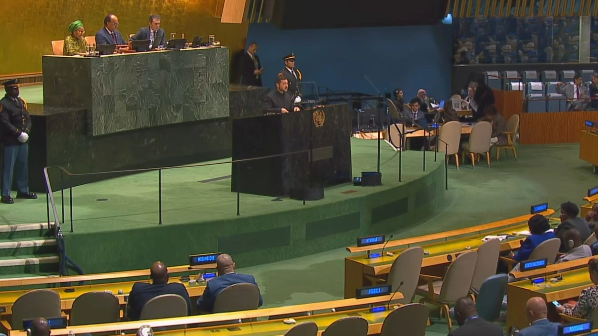 Zelenskyy says Ukraine has sent two North Korean POWs to South Korea