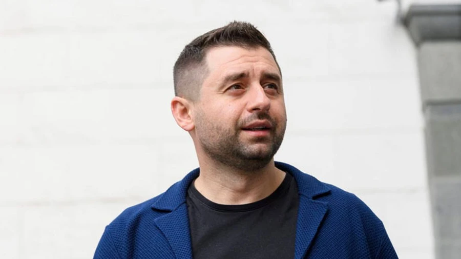 Head of Zelenskyy's party announces dismissal of all state customs officials and springtime imprisonments