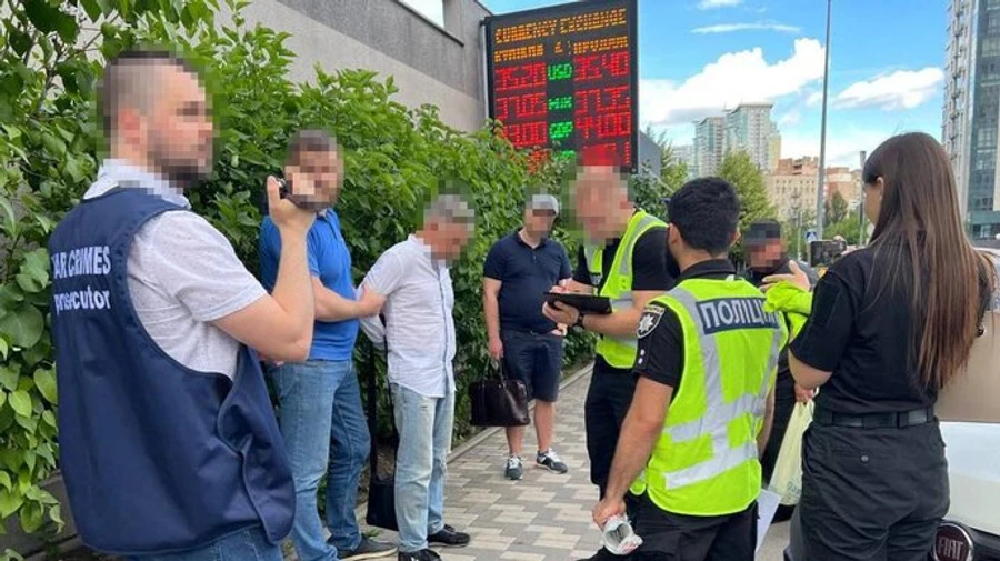 Киянин організував схему вивозу призовників за кордон як волонтерів за $10 тис. - прокуратура