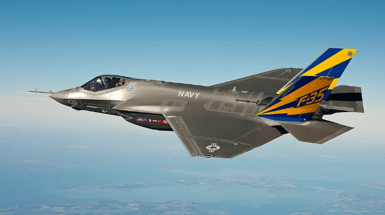 Американський винищувач аварійно сів у Південно-Китайському морі, є постраждалі