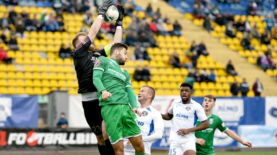 Львовские Карпаты идут на карантин: коронавирус подхватил даже тренер