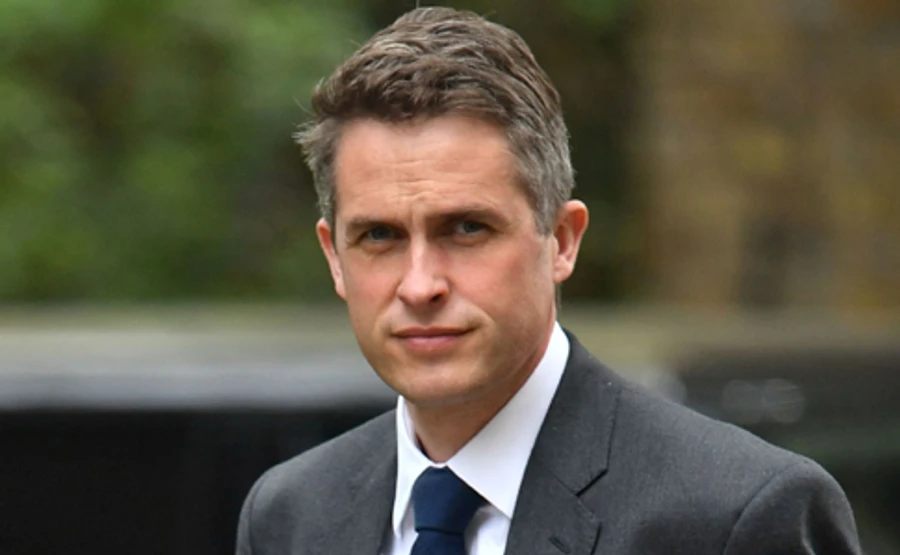 Великобритания: Мэй уволила главу Минобороны из-за утечки по делу Huawei