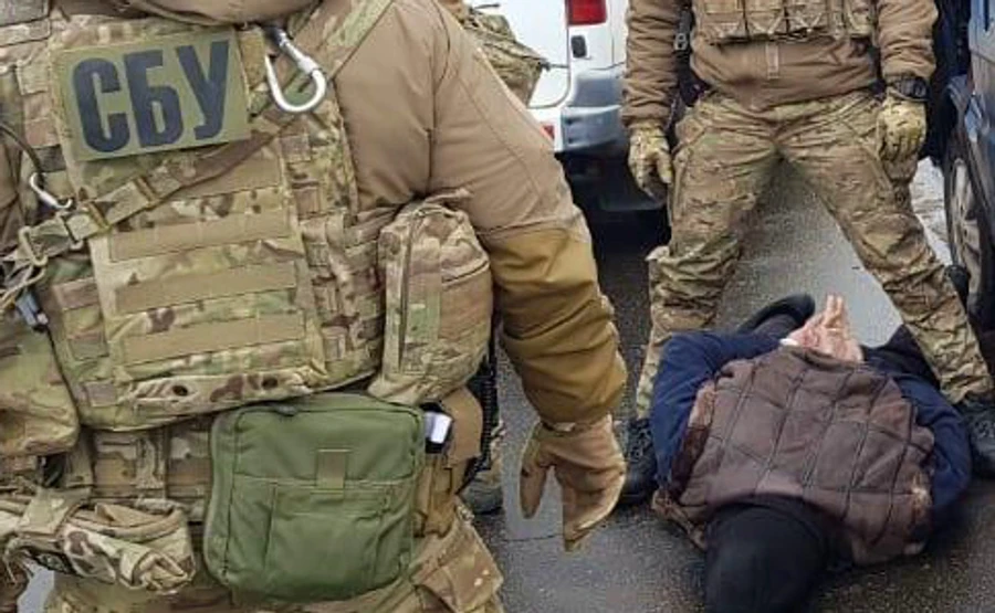 СБУ затримала найманця ФСБ РФ, який готувався до терактів на виборах