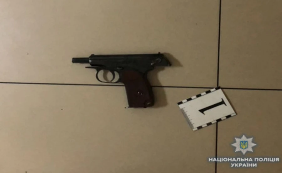 У Києві власник кафе застрелив відвідувача, ще одного - поранив