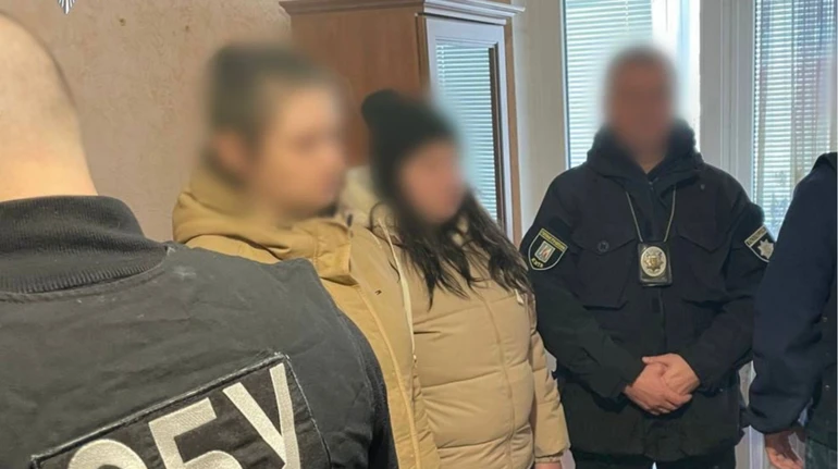 Готували теракт: поліція заявила, що затримала курсантку ЗСУ і її подругу