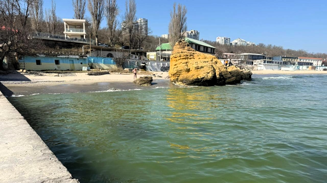 Oily patches appear in sea near Odesa beaches, likely due to Russia's December attack on port