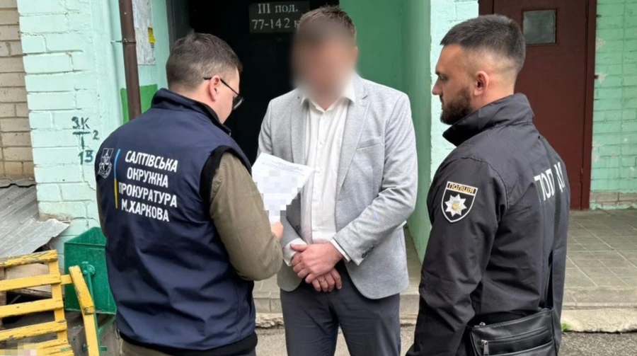 Директор ліцею Харківської міської ради фіктивно працевлаштував 7-х чоловіків, щоб ті уникли мобілізації