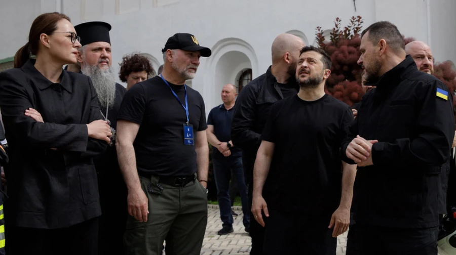 Зеленський піднявся на дах пошкодженої Лаври і запевнив, що відповідь на дії Росії буде
