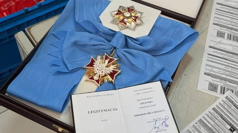 Зеленський відправив Навроцькому поштою орден Білого Орла