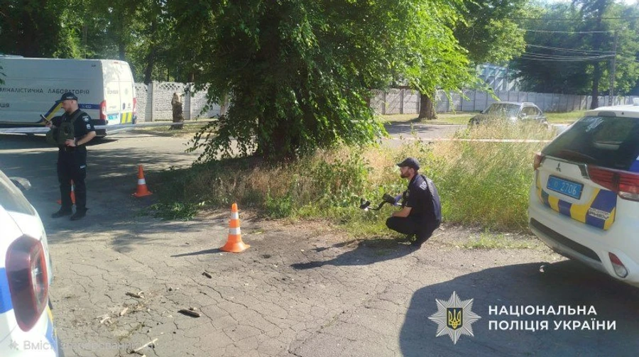 Мужчина бросил гранату в группу ТЦК в Каменском: он, полицейский и военный ранены