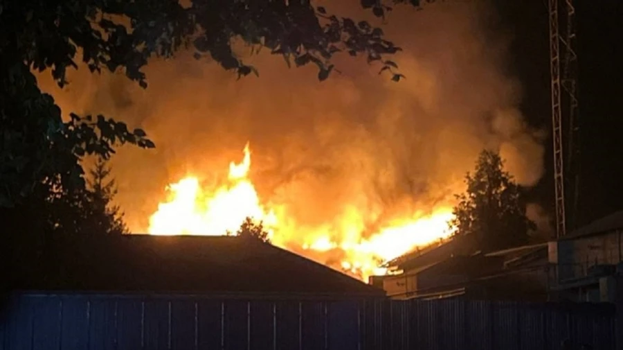 В РФ заявляют о пожаре на заводе низковольтной аппаратуры после атаки БпЛА