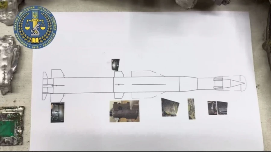 Після ранкової атаки у Києві знайшли уламки російської ракети Циркон