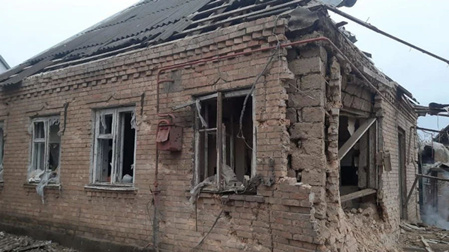 Russians attack Nikopol, killing woman