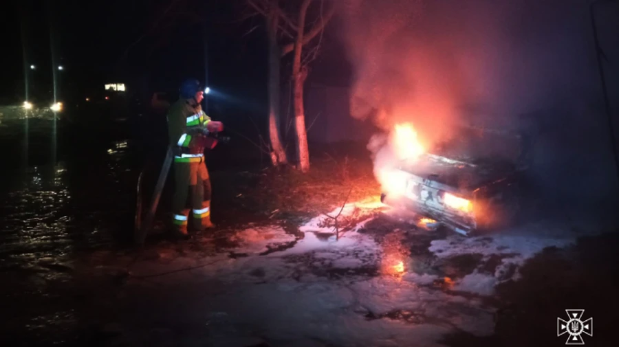 Russian forces hit Ochakiv, setting cars on fire and damaging multi-storey building