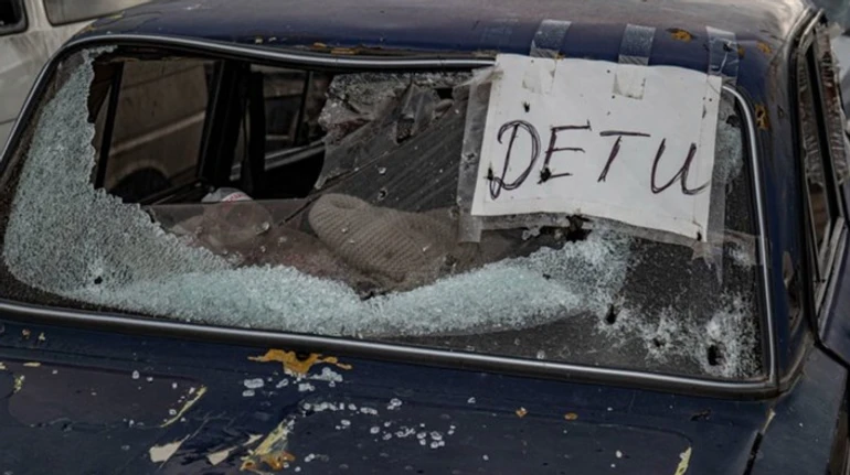 Досі перед очима – як вони лежать в тій машині. Історія загибелі в Бучі родини листоноші Ірини Чайки