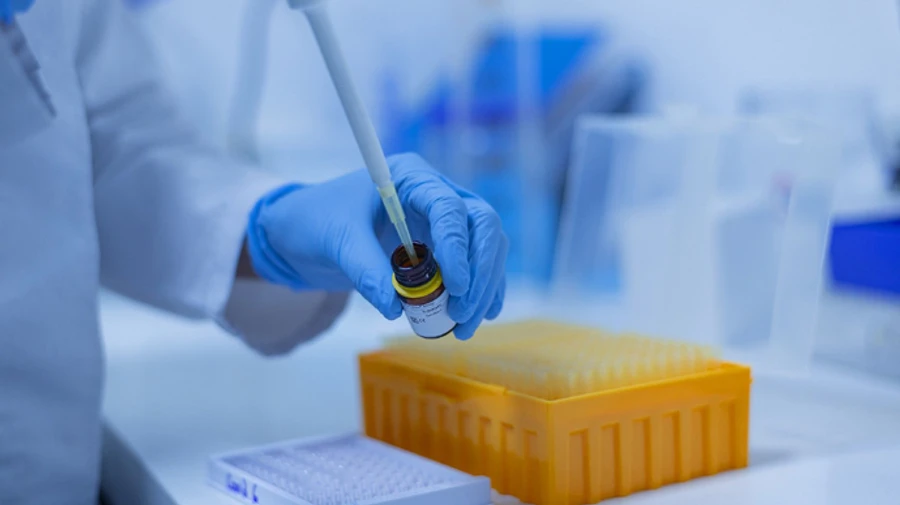 Британия впервые зарегистрировала более 200 тысяч заражений коронавирусом