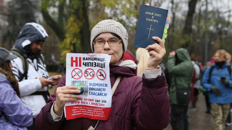 Щеплення від роспропаганди: як країни ЄС долають спротив антивакцинаторів