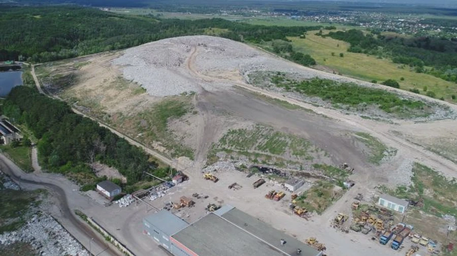 У Києві проходять обшуки у компаній-сміттєвозів та на сміттєзвалищі