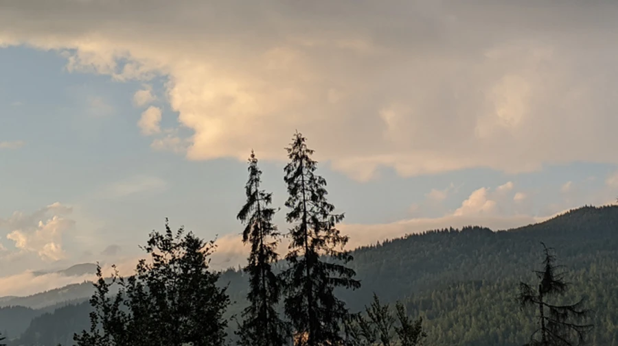 Синоптики попередили про сильні дощі і вітер