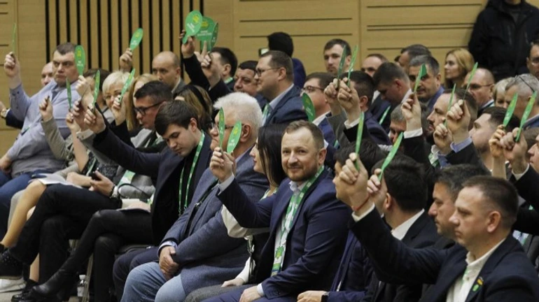 Слуги висунули кандидатів у мери: в Одесі - відомого коміка, у Києві - нардепку. Повний список