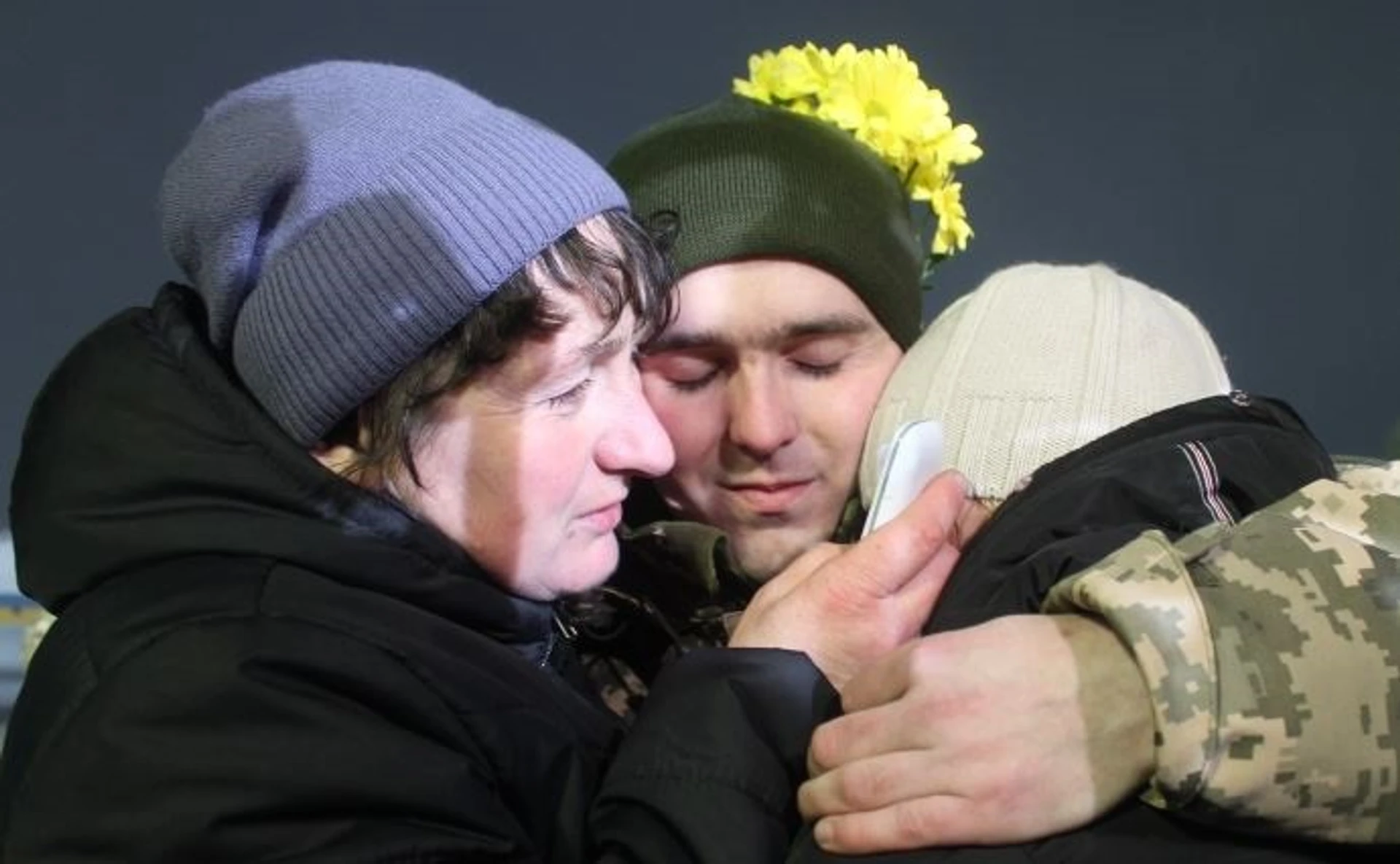 Встреть своих. Как в Борисполе ждали освобожденных пленных