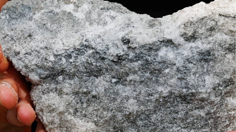 На Закарпатті після довгої перерви відновили видобуток солі: може забезпечити всю Україну