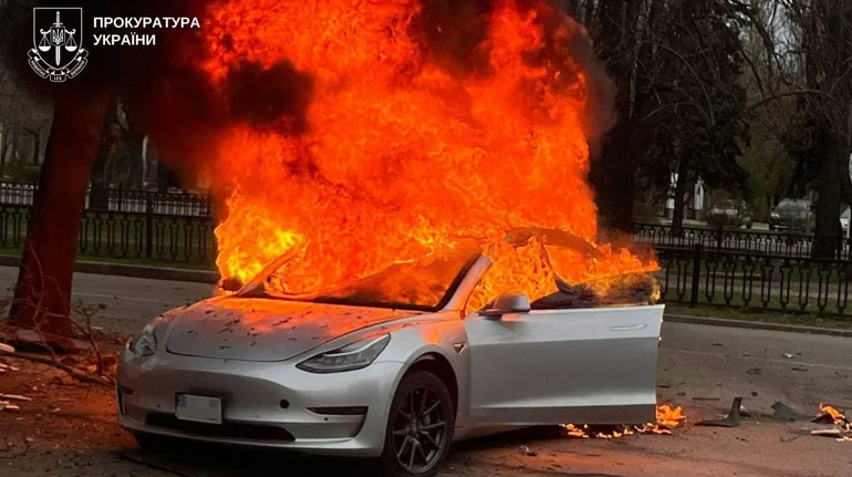 Росія вдарила безпілотником по центру Нікополя: 11 людей поранені