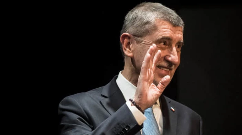 Стукач против воли: как пророссийское правительство Словакии отбеливает лидера оппозиции Чехии