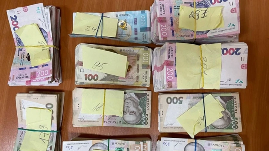 В Киеве таксист хотел присвоить 400 тысяч жены пропавшего без вести бойца