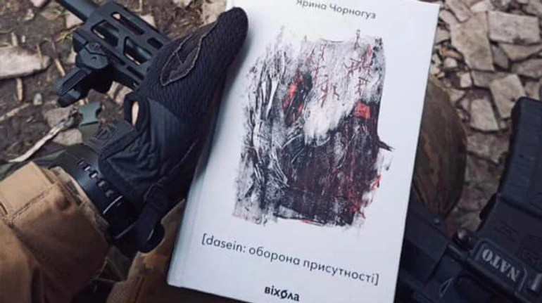 Ми запропонували війні себе самі: солдатка Ярина Чорногуз видала збірку поезій прямо з передової