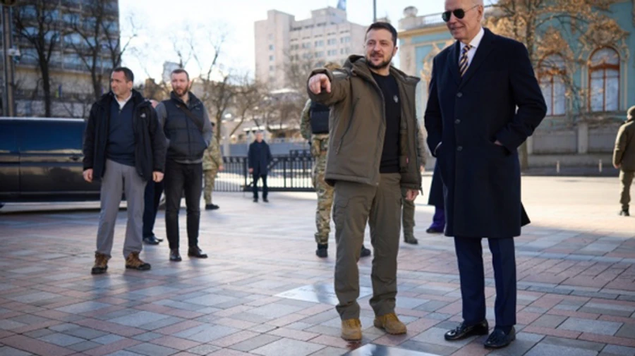 Байден отримав табличку на Алеї сміливості і поїхав з Києва